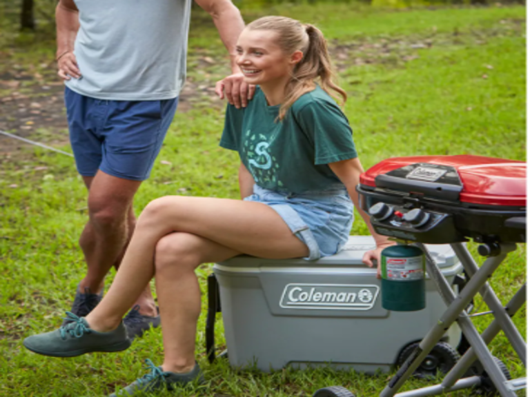 Cooler con ruedas Coleman 316 62QT 59LTS Gris